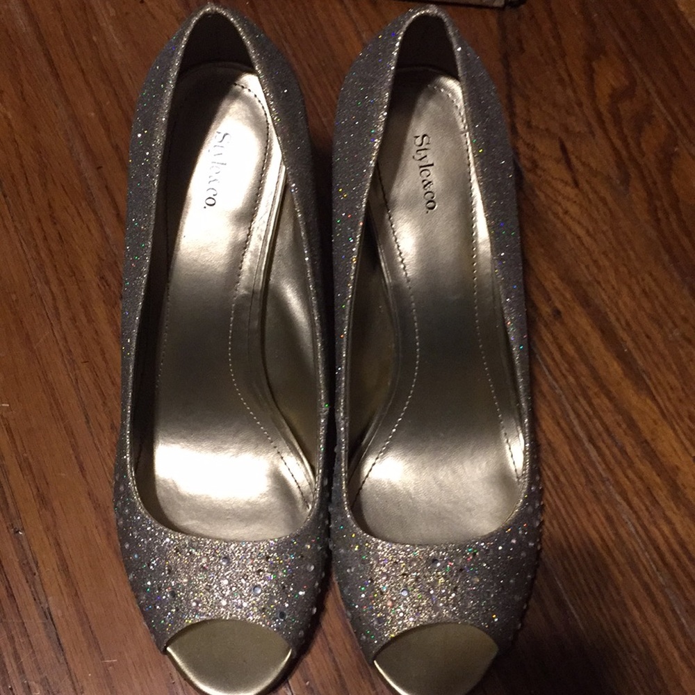 Style & Co gold heels